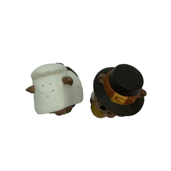 Vtg Hallmark Pilgrim Chipmunk Salt & Pepper Shakers Plastic Thanksgiving Unused - Picture 3 of 7